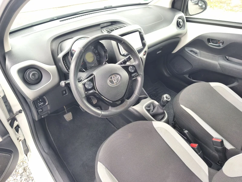 Toyota Aygo, снимка 15 - Автомобили и джипове - 53524745