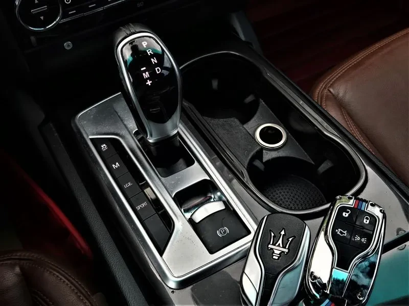 Maserati Ghibli 3.0 Diesel 3Rd Generation, снимка 10 - Автомобили и джипове - 55788520