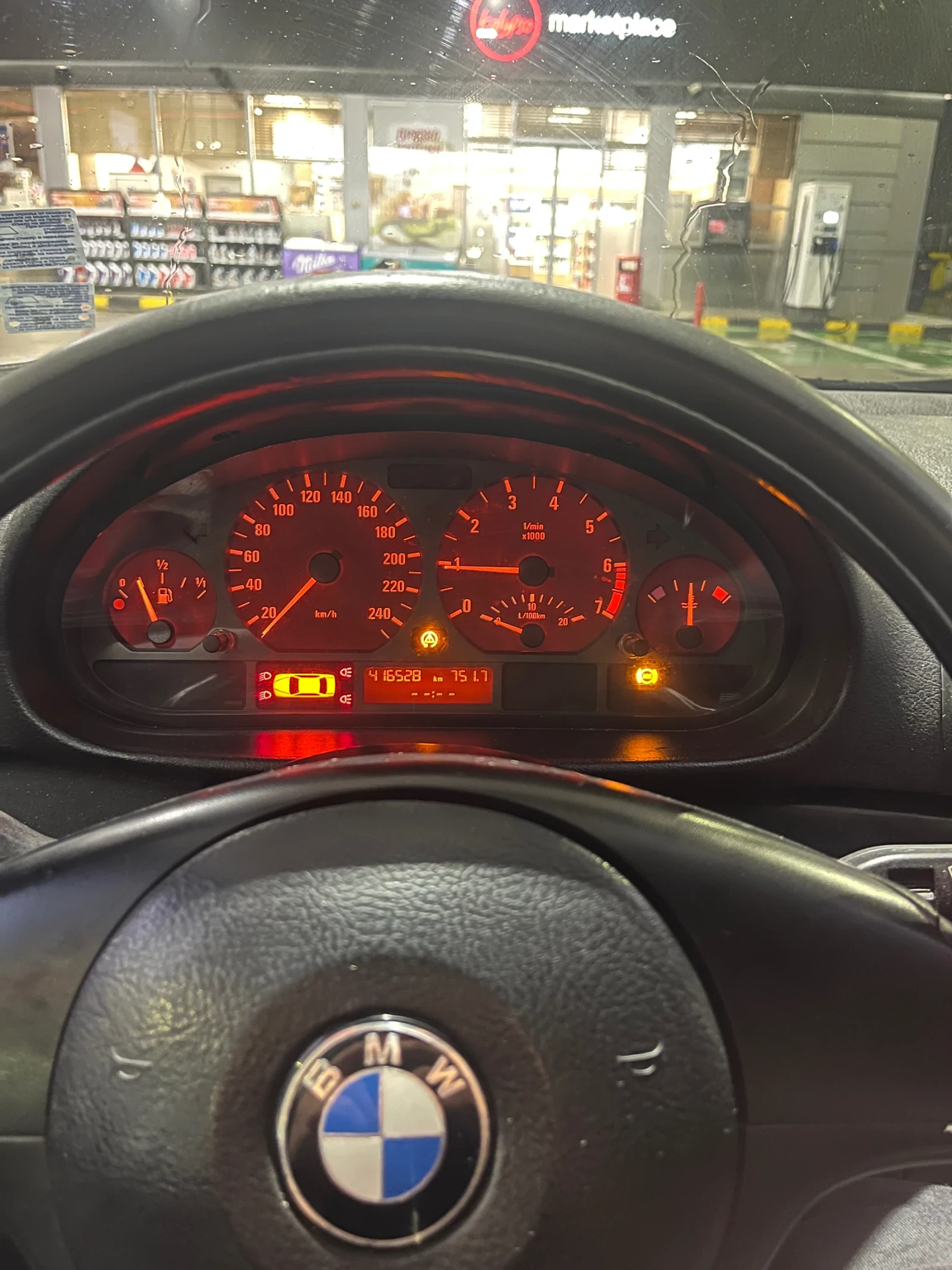 BMW 318  - изображение 8