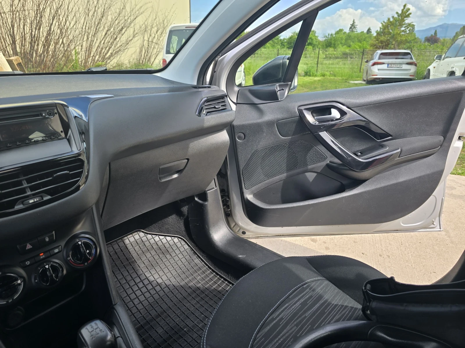 Peugeot 208 1.4 HDI/N1 - изображение 6
