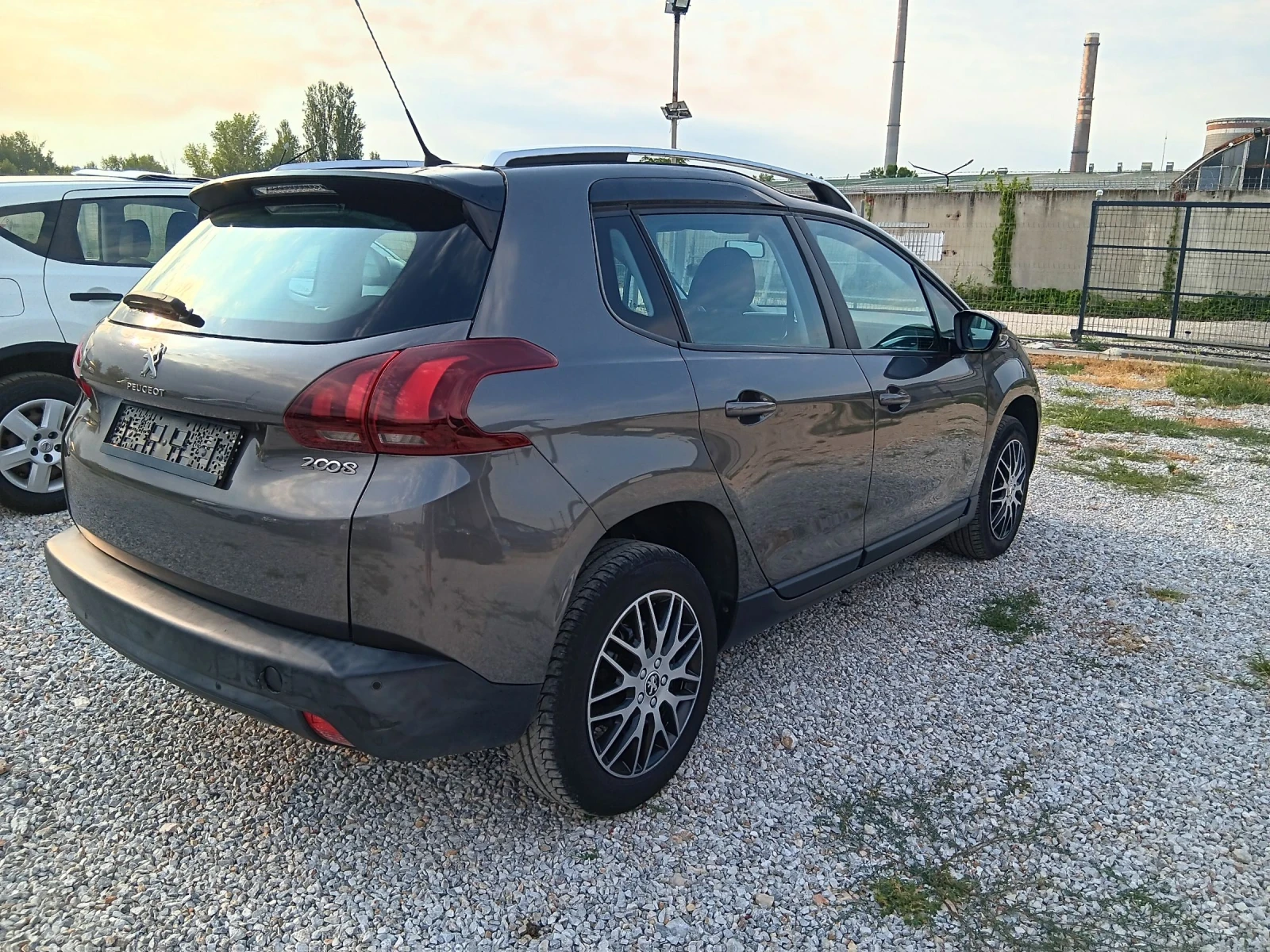 Peugeot 2008 1.2i PureTech  - изображение 5
