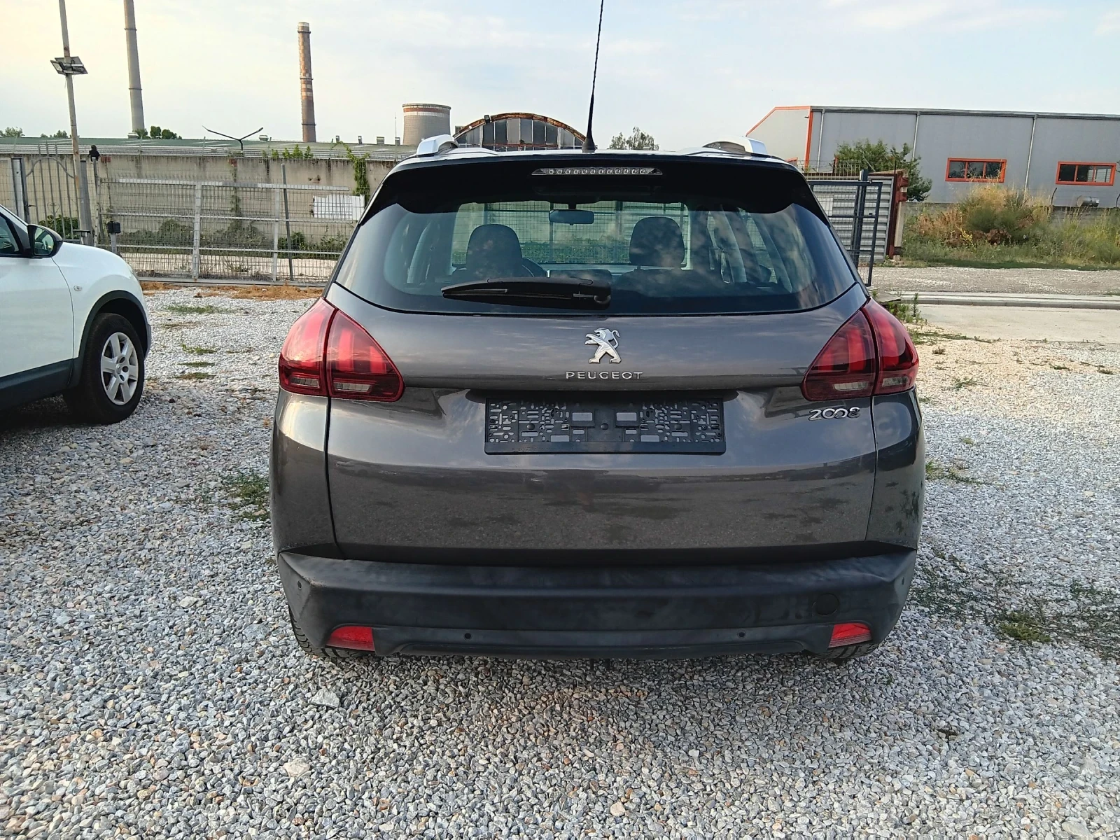 Peugeot 2008 1.2i PureTech  - изображение 6