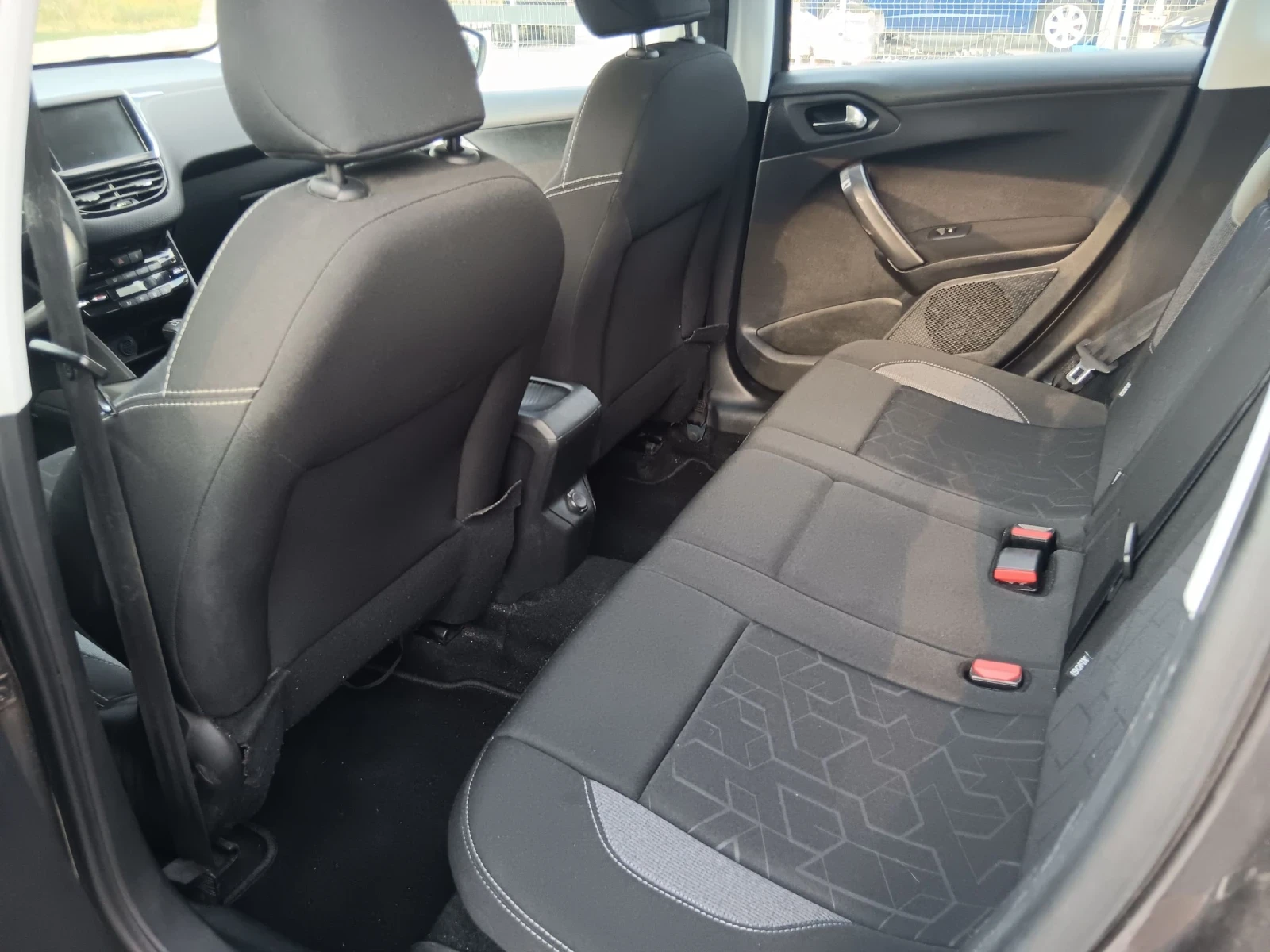 Peugeot 2008 1.2i PureTech  - изображение 7