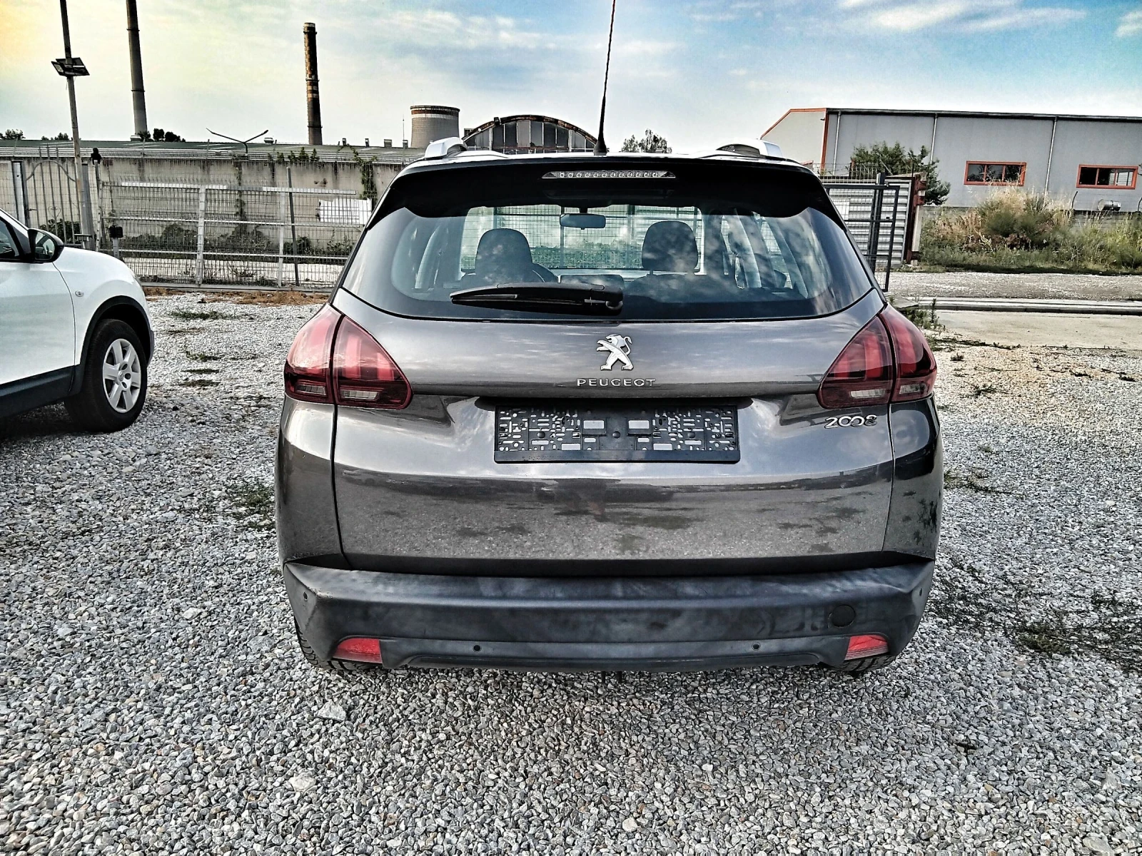 Peugeot 2008 1.2i PureTech  - изображение 6