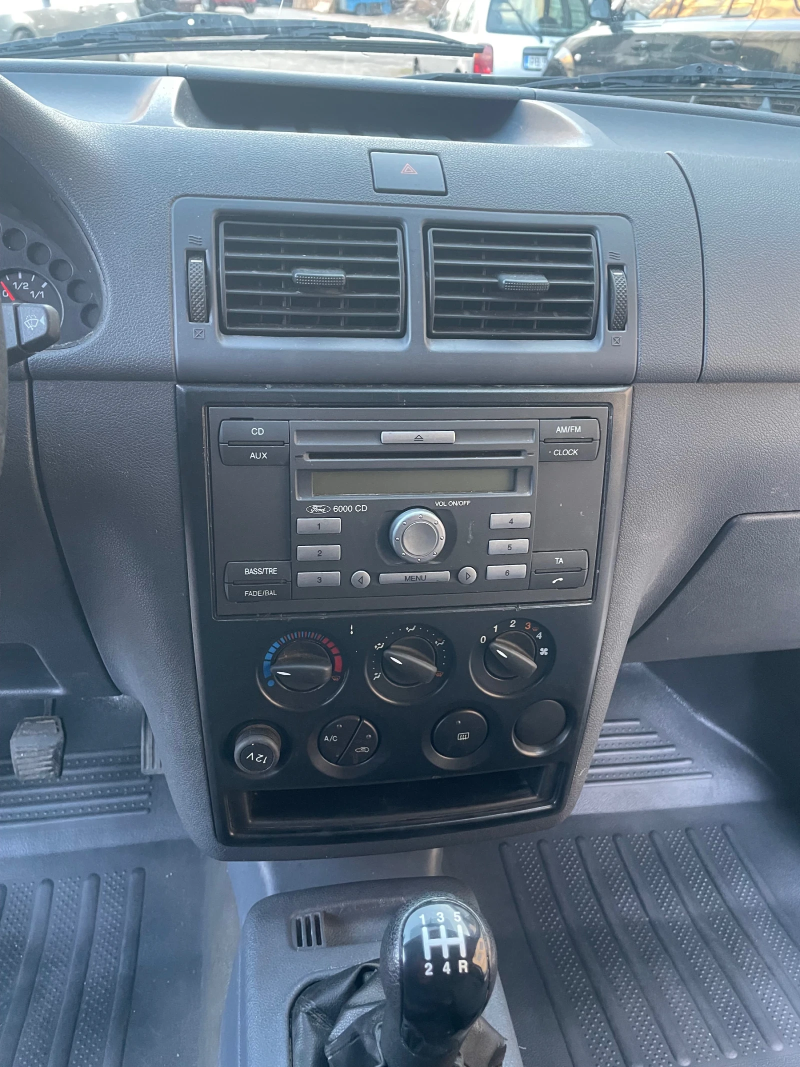 Ford Connect 1.8 110 кс клима топ състояние, снимка 9 - Автомобили и джипове - 53748696