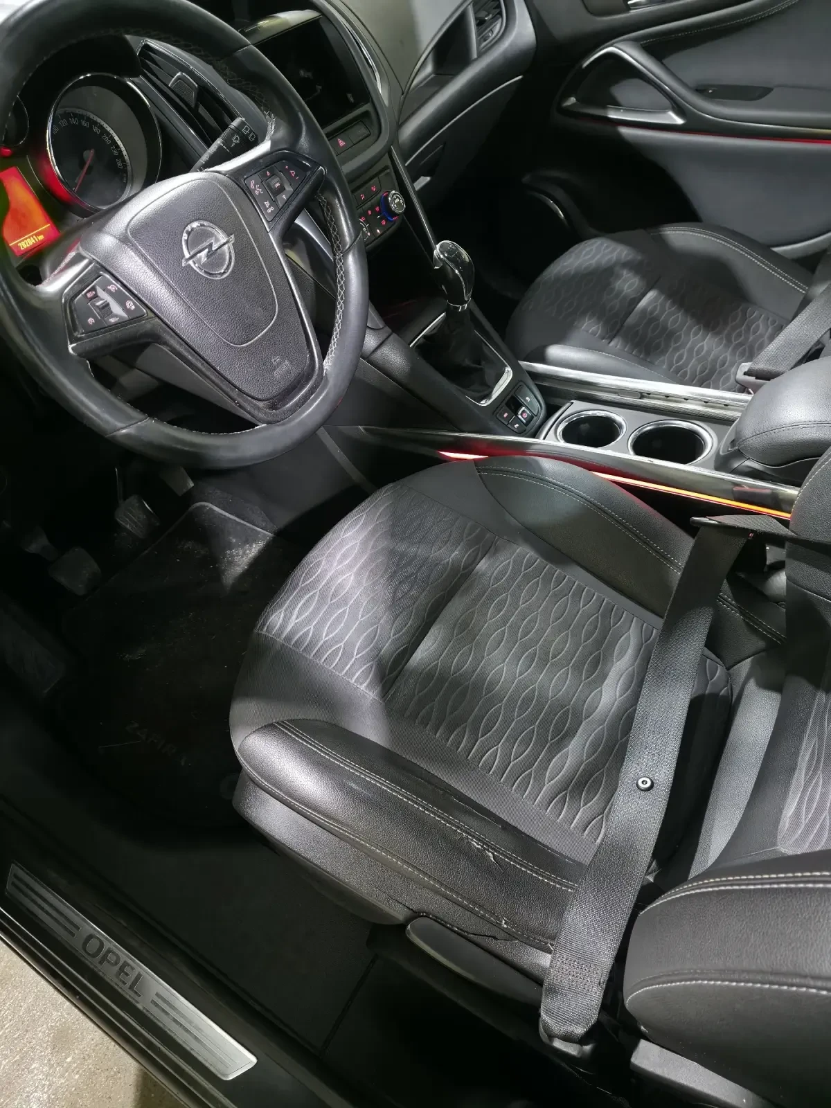 Opel Zafira, снимка 9 - Автомобили и джипове - 54347268