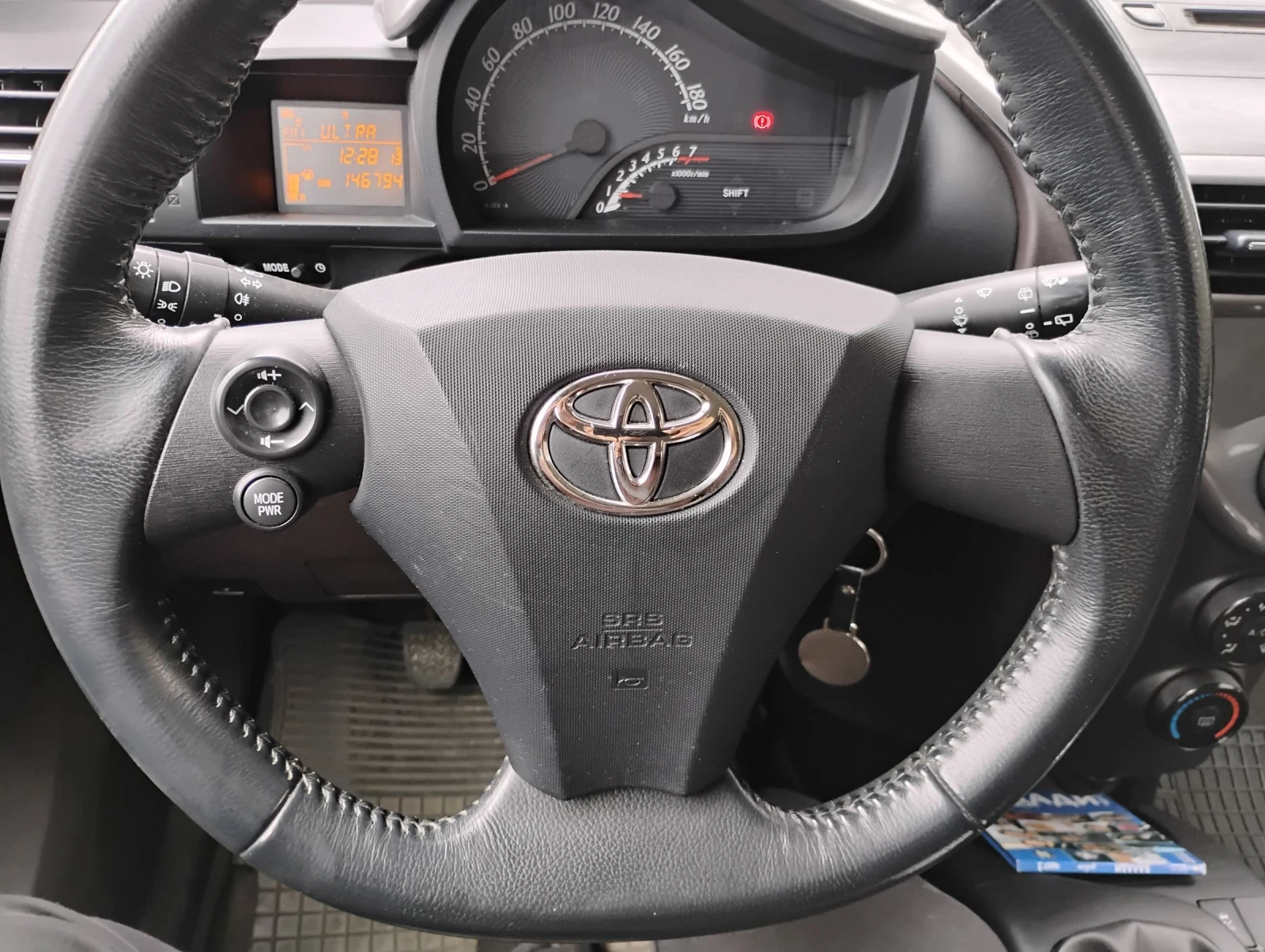 Toyota IQ, снимка 14 - Автомобили и джипове - 54364866