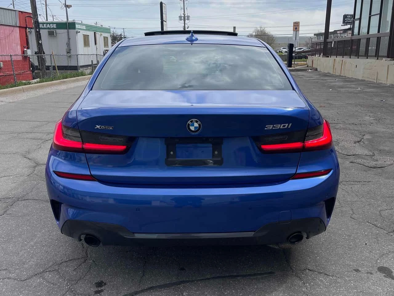 BMW 330 * 330i xDrive * CARFAX * ЦЕНА ДО БГ, снимка 4 - Автомобили и джипове - 54385491