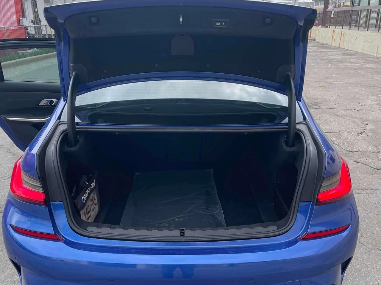 BMW 330 * 330i xDrive * CARFAX * ЦЕНА ДО БГ, снимка 16 - Автомобили и джипове - 54385491