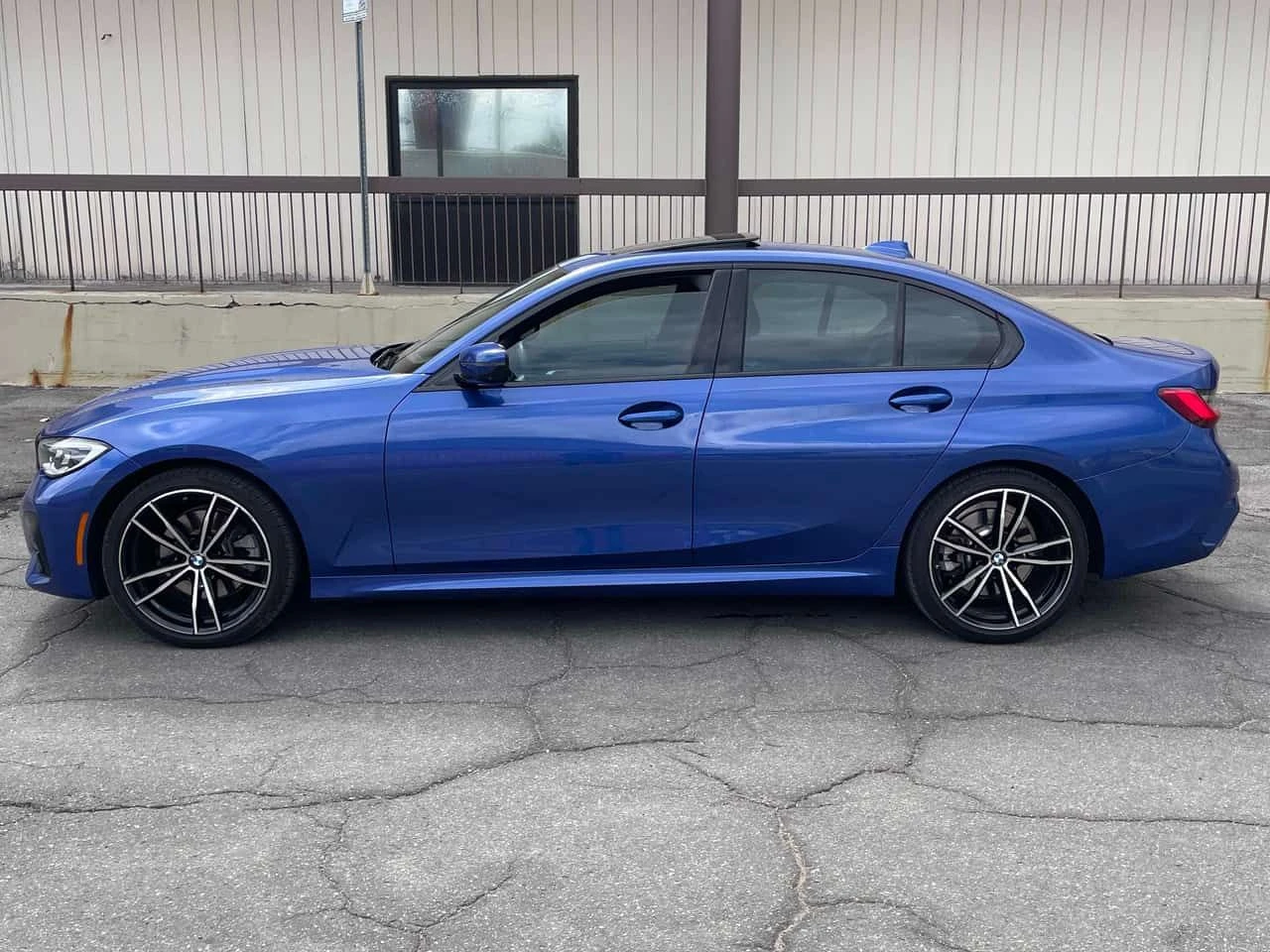 BMW 330 * 330i xDrive * CARFAX * ЦЕНА ДО БГ, снимка 2 - Автомобили и джипове - 54385491