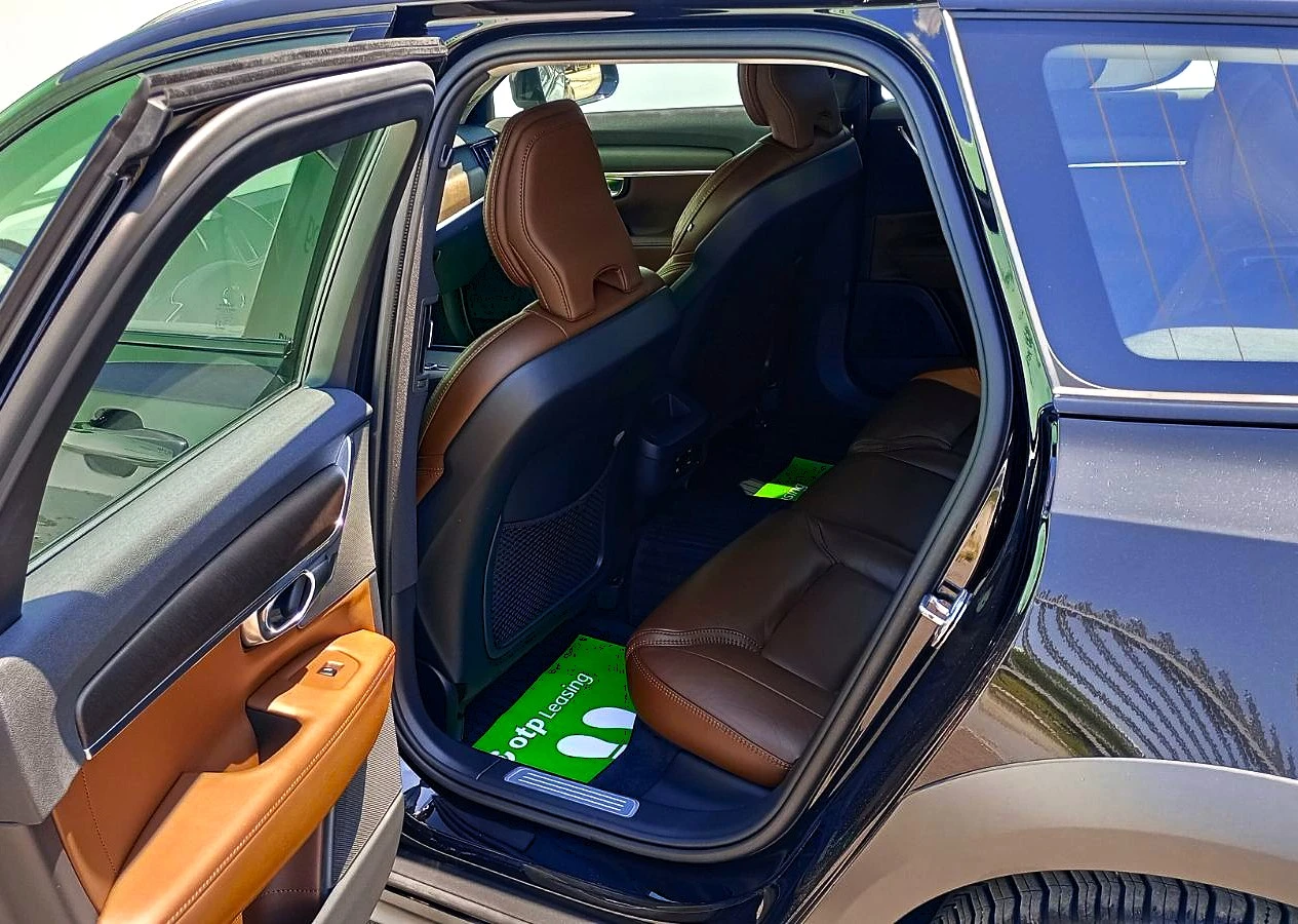 Volvo V90 Cross Country 2.0 D5 (235 кс) AWD Automatic, снимка 8 - Автомобили и джипове - 54844208