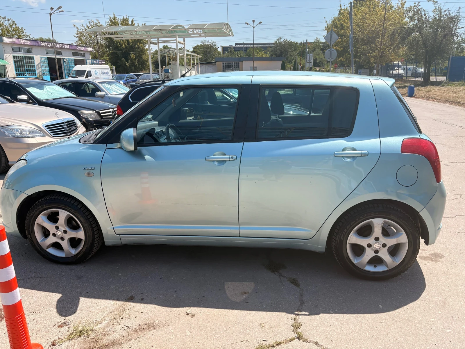 Suzuki Swift, снимка 3 - Автомобили и джипове - 55640128