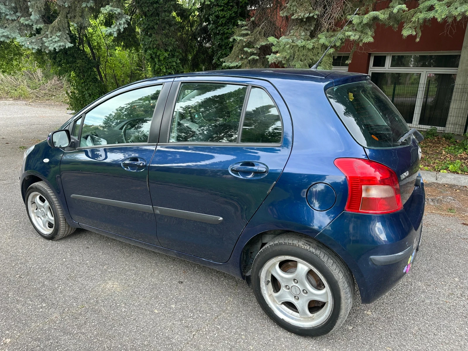 Toyota Yaris 1.3 бензин, снимка 16 - Автомобили и джипове - 56241062