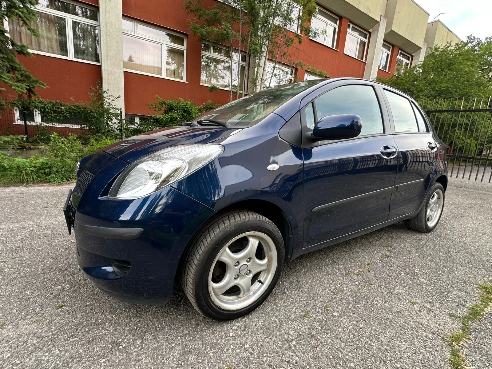 Toyota Yaris 1.3 бензин, снимка 5 - Автомобили и джипове - 56241062