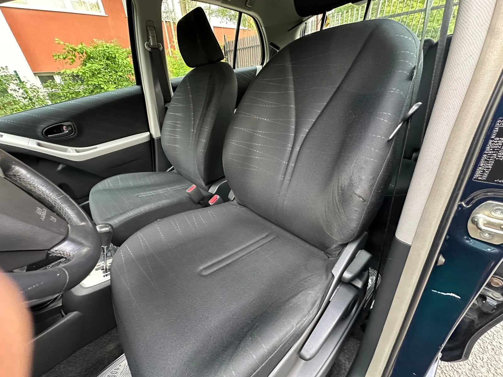 Toyota Yaris 1.3 бензин, снимка 7 - Автомобили и джипове - 56241062