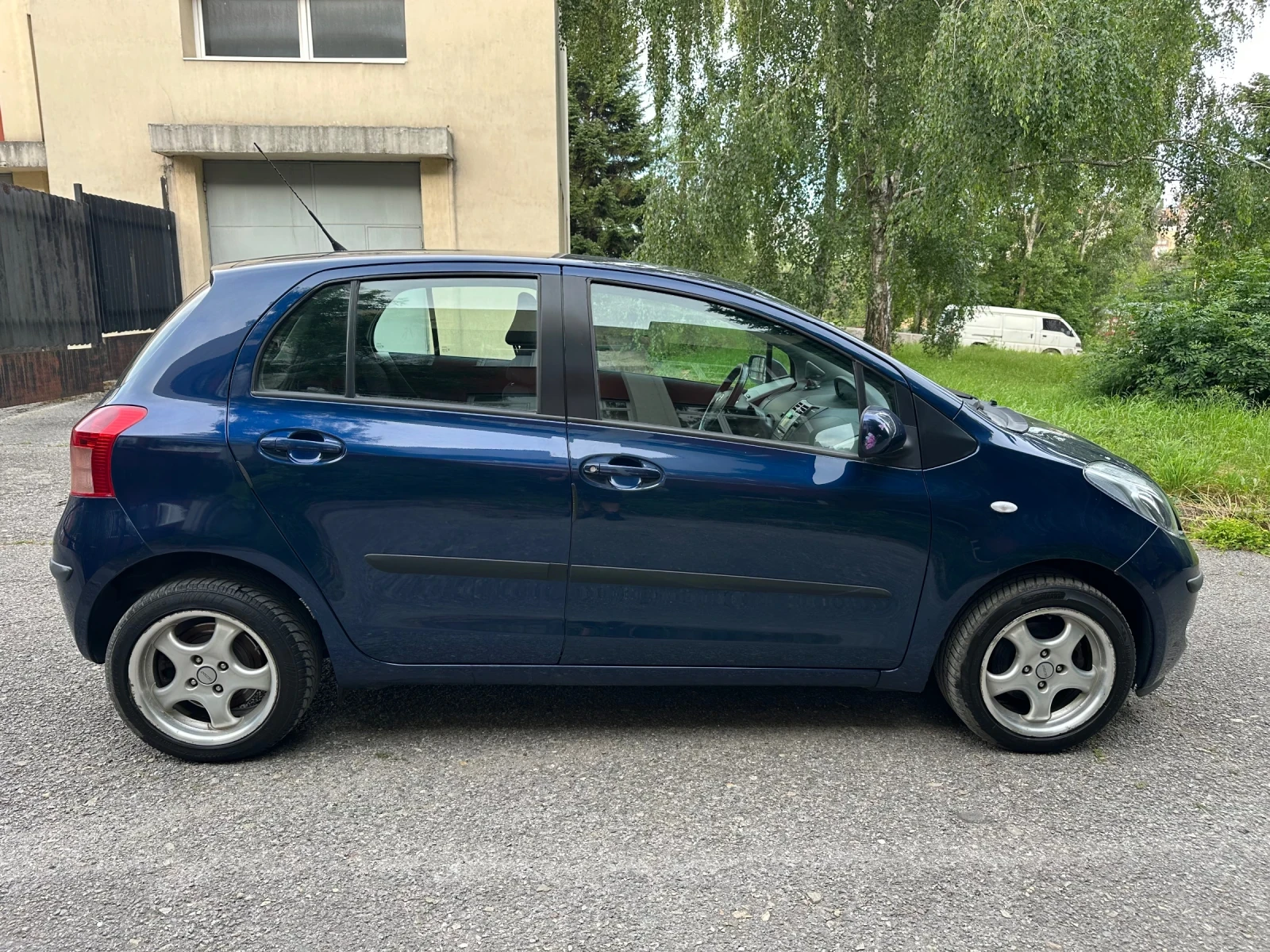 Toyota Yaris 1.3 бензин, снимка 15 - Автомобили и джипове - 56241062