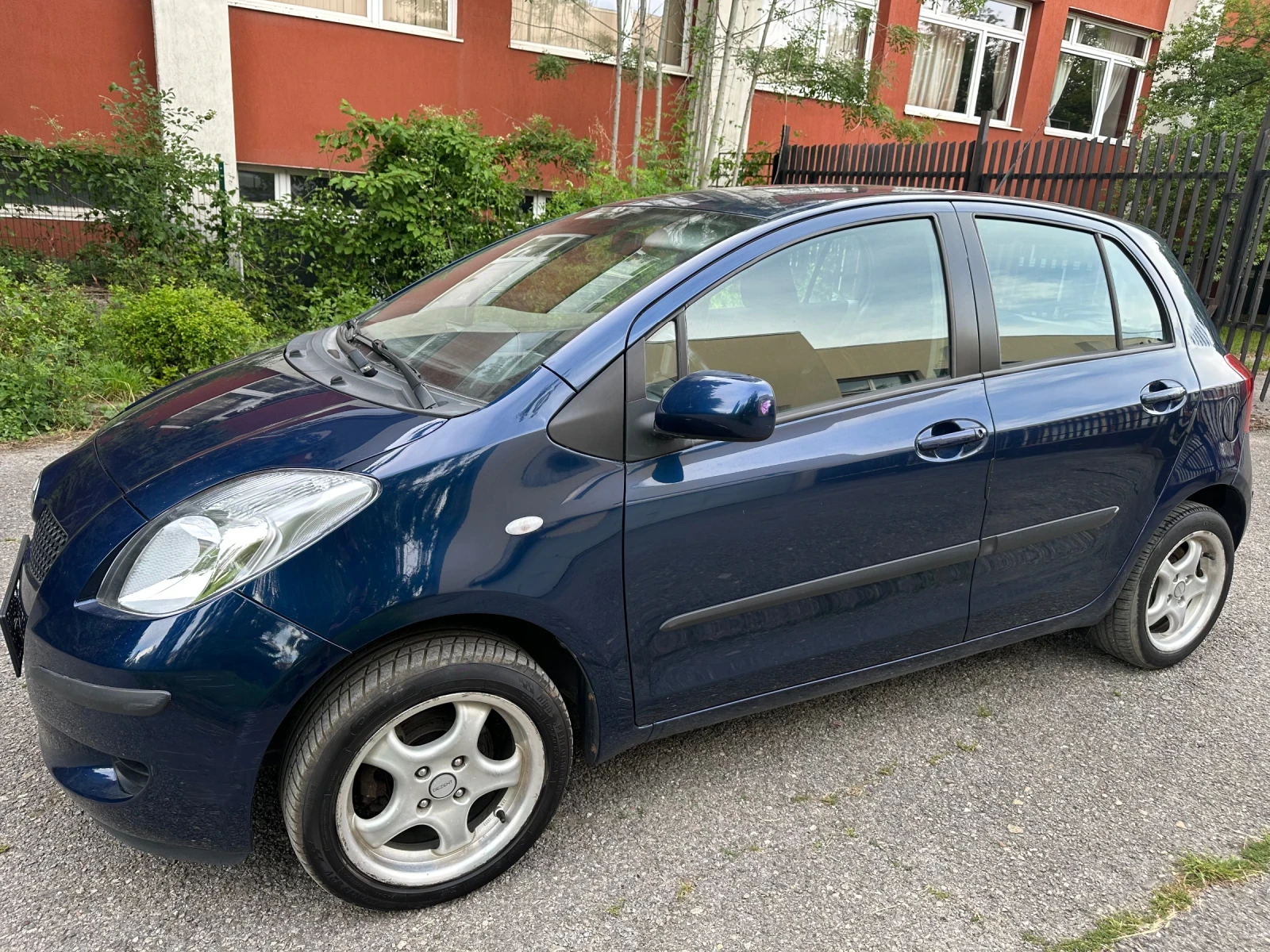 Toyota Yaris 1.3 бензин, снимка 17 - Автомобили и джипове - 56241062