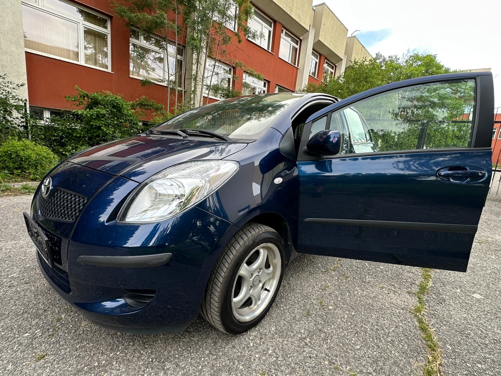 Toyota Yaris 1.3 бензин, снимка 6 - Автомобили и джипове - 56241062