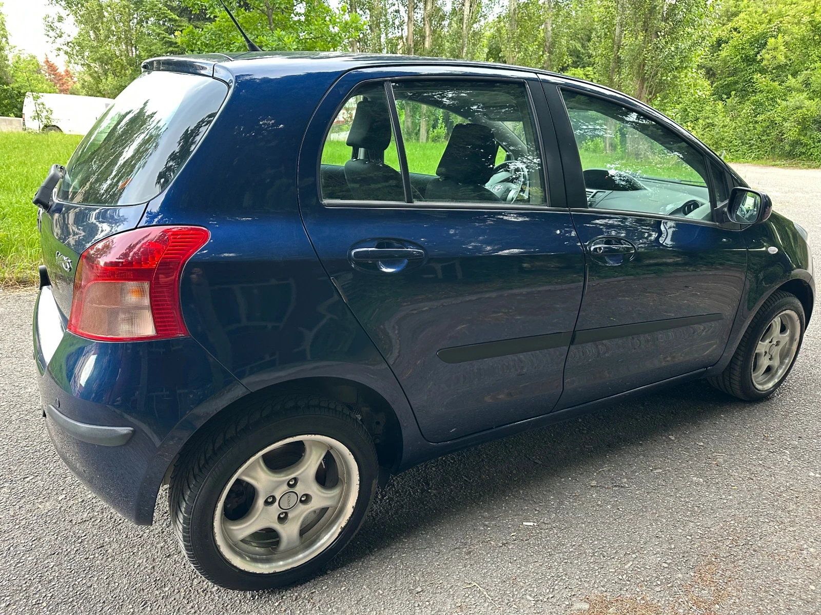 Toyota Yaris 1.3 бензин, снимка 14 - Автомобили и джипове - 56241062