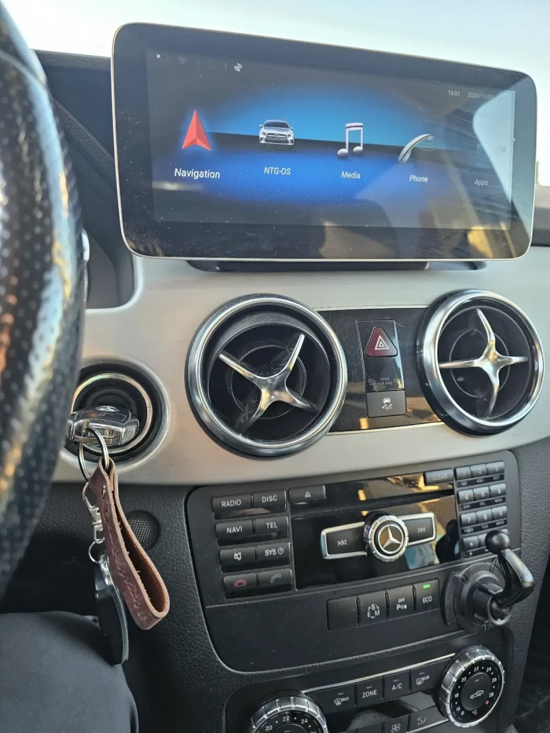 Mercedes-Benz GLK 220, снимка 9 - Автомобили и джипове - 47870044