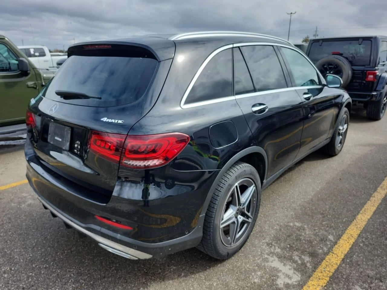 Mercedes-Benz GLC 300 PANO| LANE ASSIST| 2 КЛЮЧА| CARFAX| , снимка 3 - Автомобили и джипове - 53962385