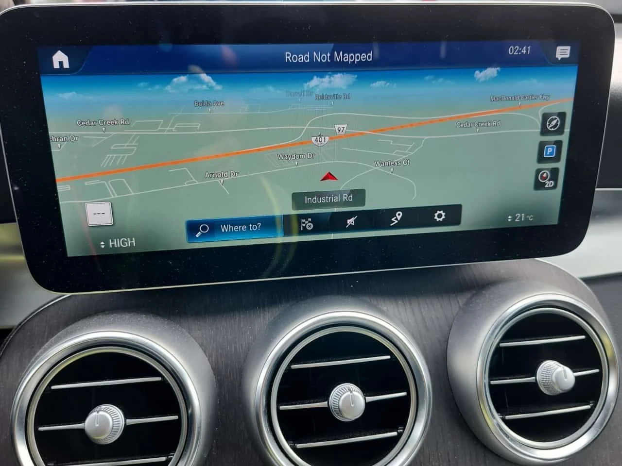 Mercedes-Benz GLC 300 PANO| LANE ASSIST| 2 КЛЮЧА| CARFAX| , снимка 10 - Автомобили и джипове - 53962385