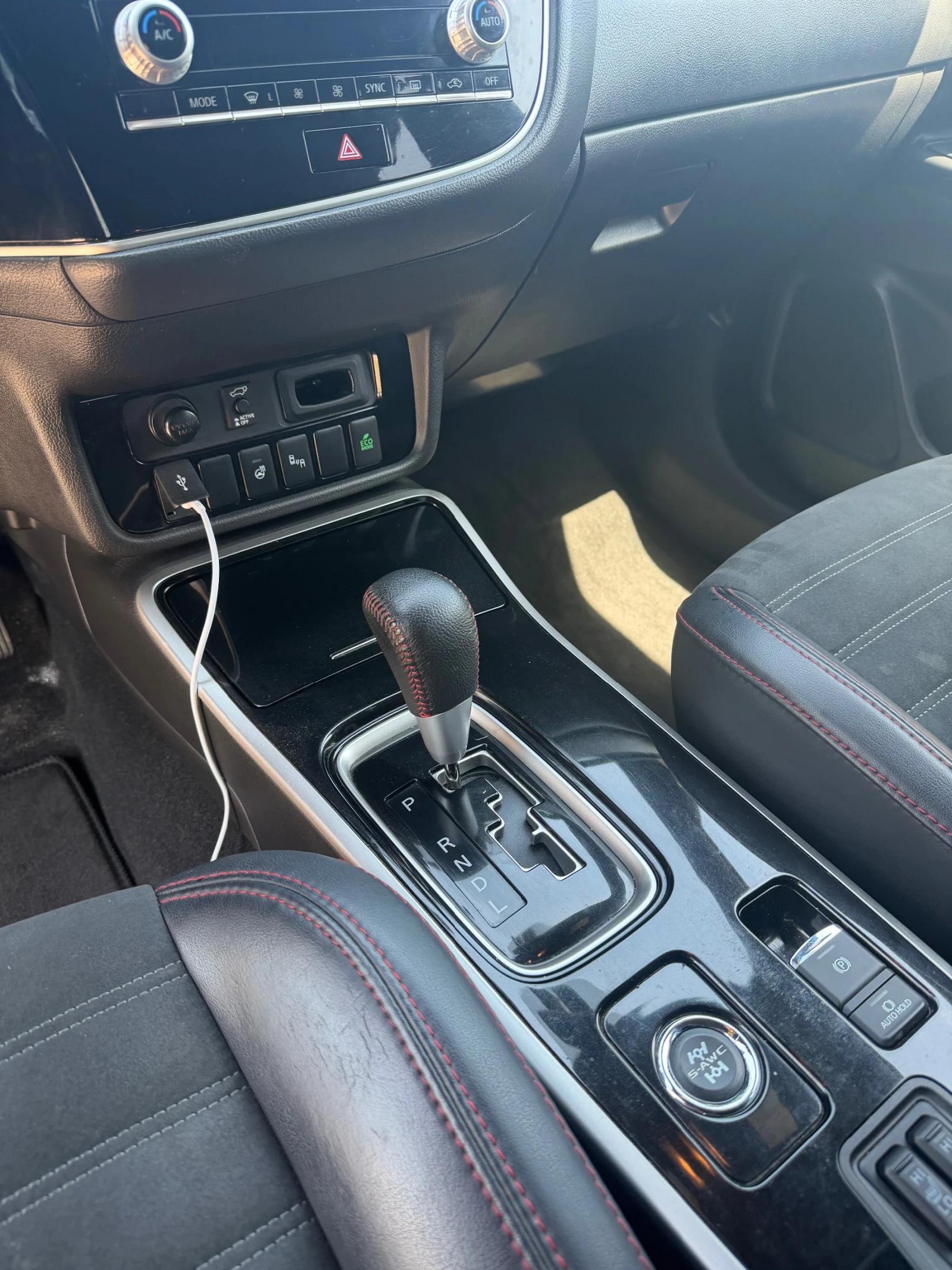 Mitsubishi Outlander, снимка 10 - Автомобили и джипове - 54450259