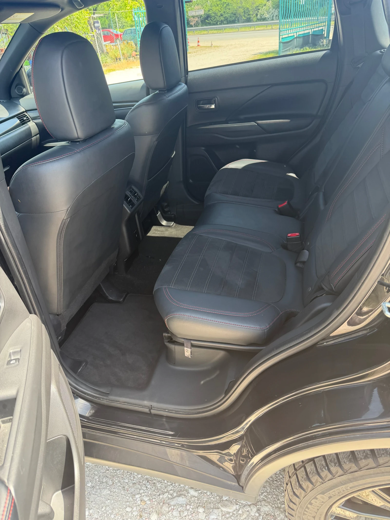 Mitsubishi Outlander, снимка 14 - Автомобили и джипове - 54450259