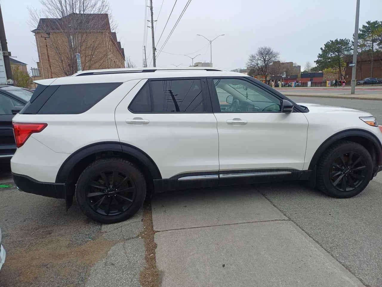 Ford Explorer Limited| DISTR| 360| ПОДГРЕВИ| ОБДУХВАНЕ| CARFAX, снимка 5 - Автомобили и джипове - 54643308