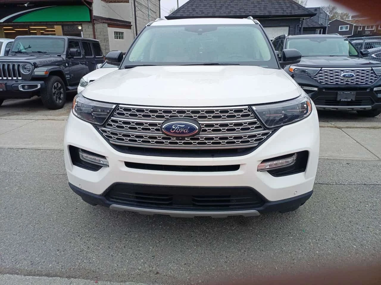 Ford Explorer Limited| DISTR| 360| ПОДГРЕВИ| ОБДУХВАНЕ| CARFAX, снимка 2 - Автомобили и джипове - 54643308