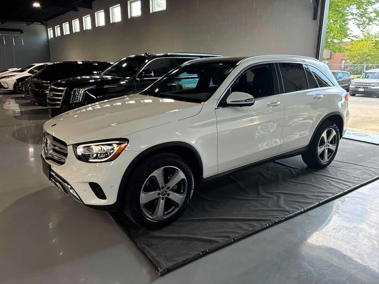 Mercedes-Benz GLC * 300 * АВТОКРЕДИТ БЕЗ ПЪРВОНАЧАЛНА ВНОСКА* , снимка 2 - Автомобили и джипове - 54993533