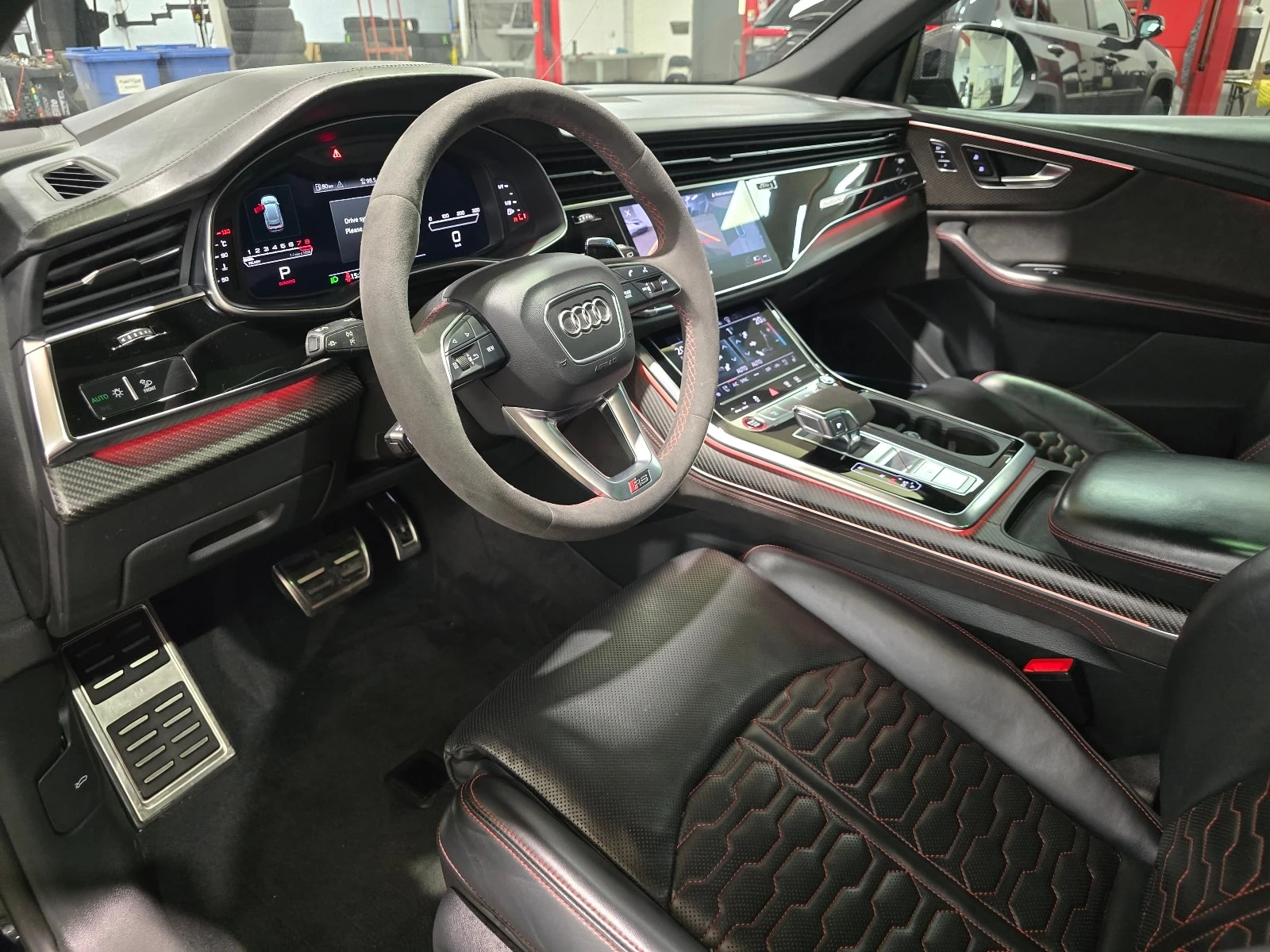 Audi RSQ8 * CARFAX * БЕЗ ЗАБЕЛЕЖКА * ОТ ПРЕДСТАВИТЕЛСТВО, снимка 10 - Автомобили и джипове - 55839284