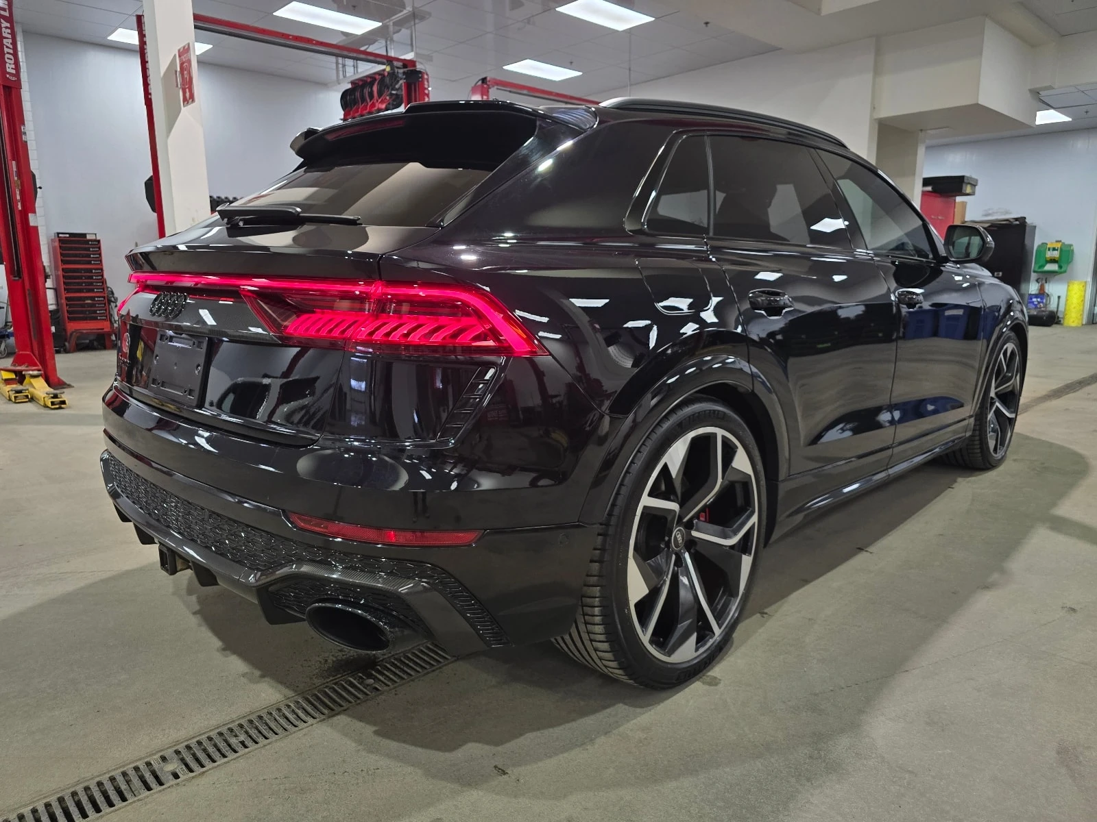 Audi RSQ8 * CARFAX * БЕЗ ЗАБЕЛЕЖКА * ОТ ПРЕДСТАВИТЕЛСТВО, снимка 6 - Автомобили и джипове - 55839284