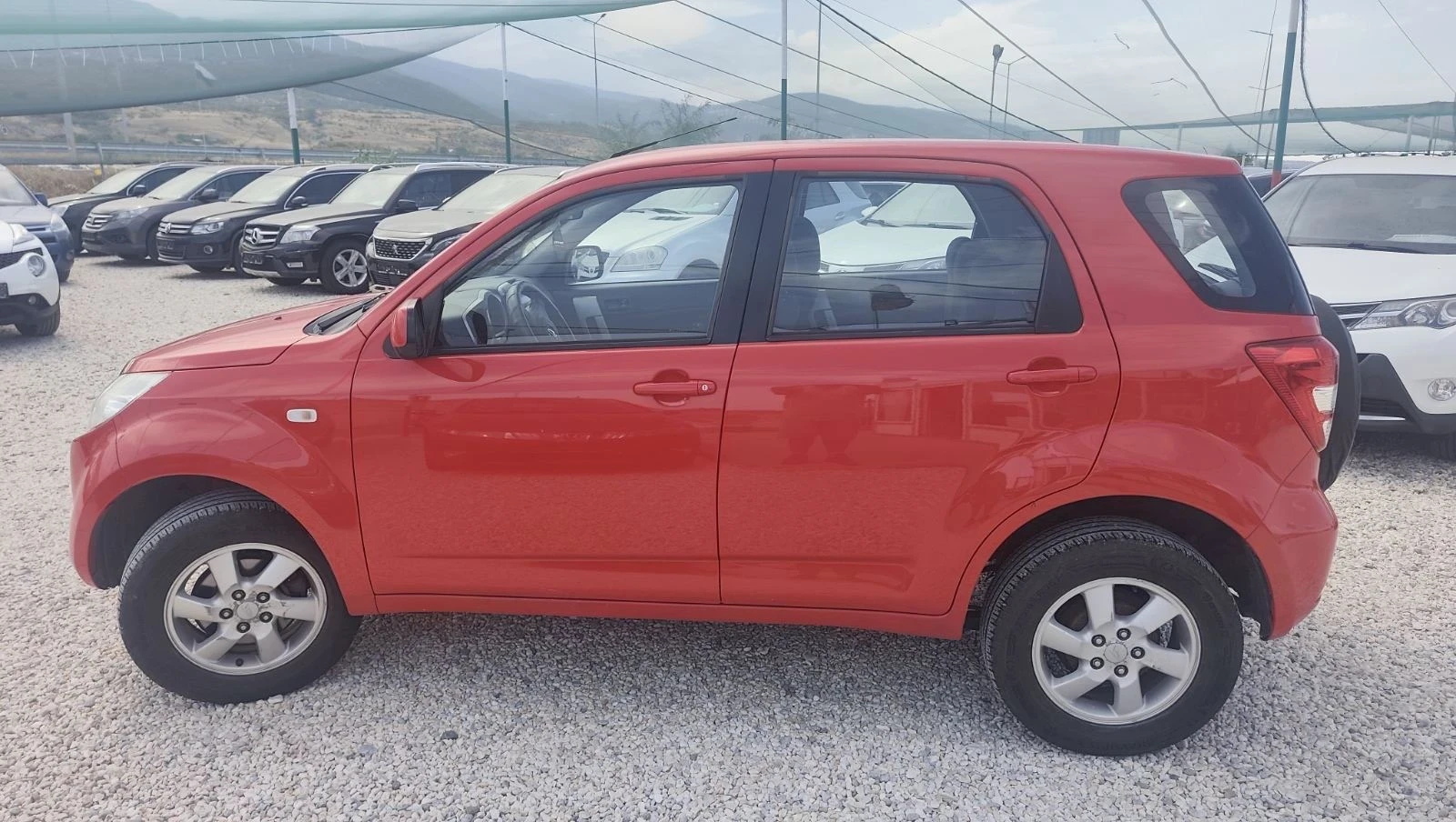 Daihatsu Terios 1.5i 4x4 ТОП, снимка 4 - Автомобили и джипове - 55925461