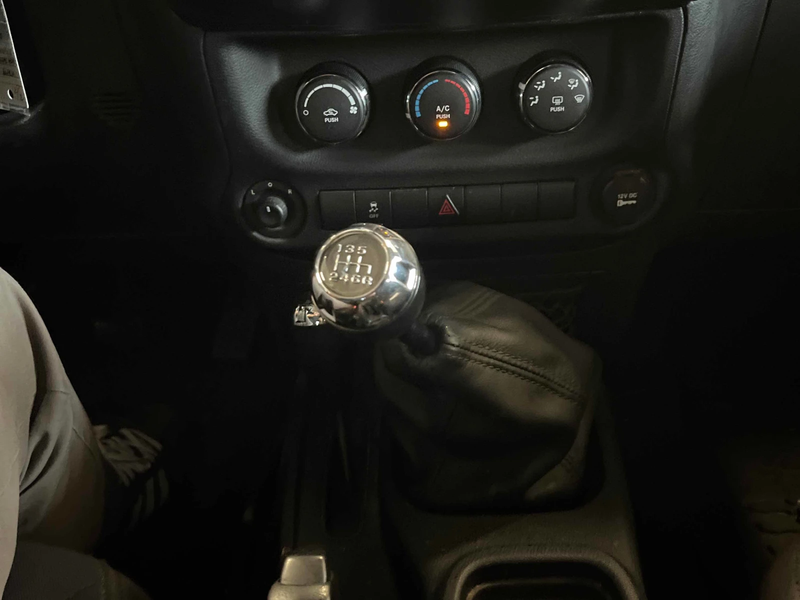Jeep Wrangler Willys Wheeler* CARFAX * АВТОКРЕДИТ * , снимка 9 - Автомобили и джипове - 56126504