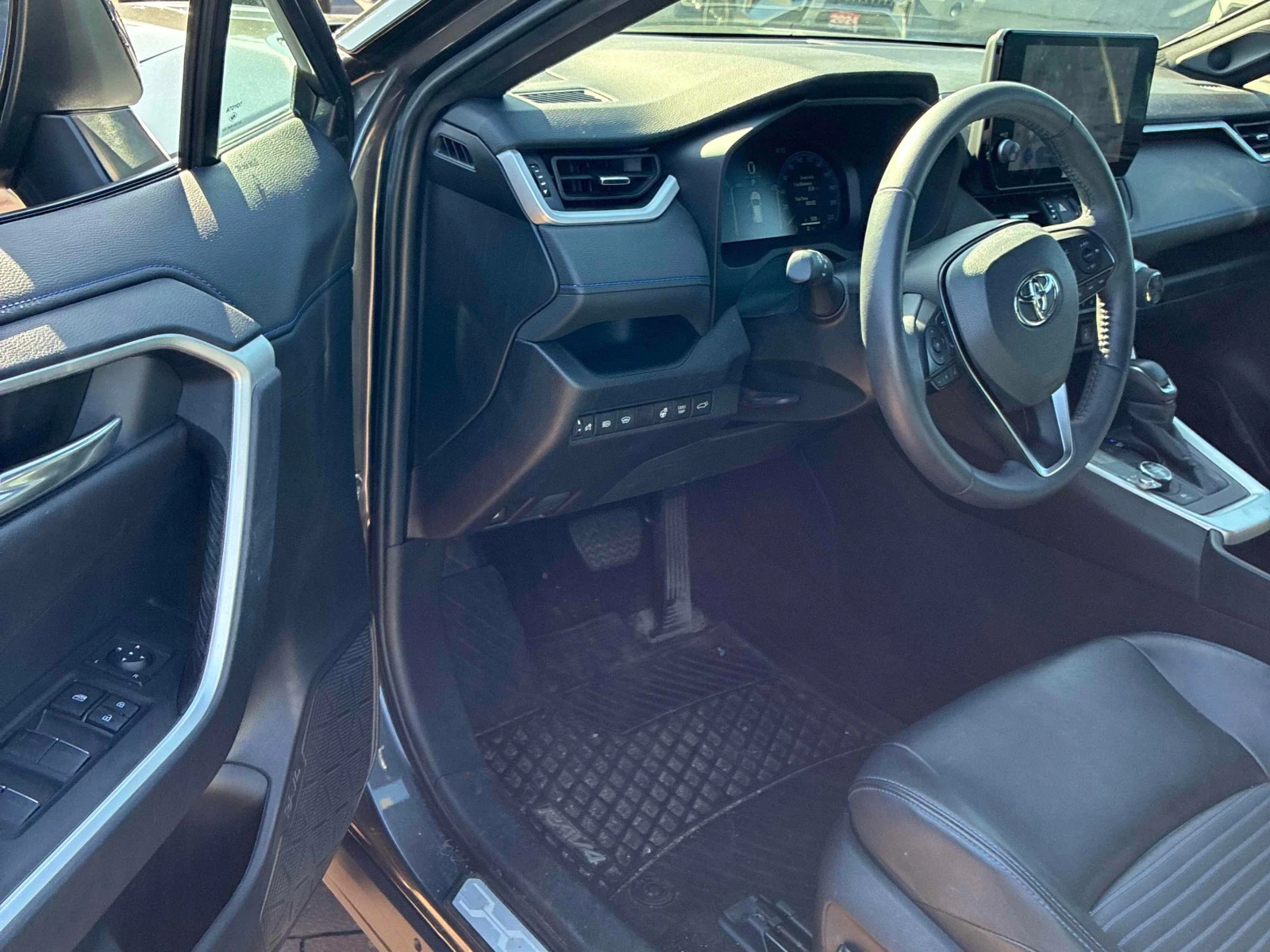 Toyota Rav4 Hybrid XSE | CARFAX | ПРЕДСТАВИТЕЛСТВО НА TOYOTA, снимка 7 - Автомобили и джипове - 56140698