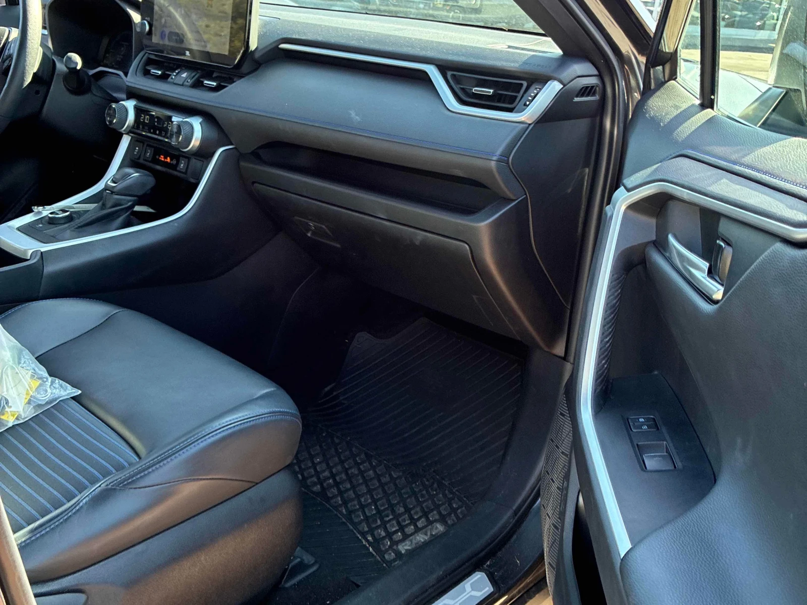 Toyota Rav4 Hybrid XSE | CARFAX | ПРЕДСТАВИТЕЛСТВО НА TOYOTA, снимка 11 - Автомобили и джипове - 56140698