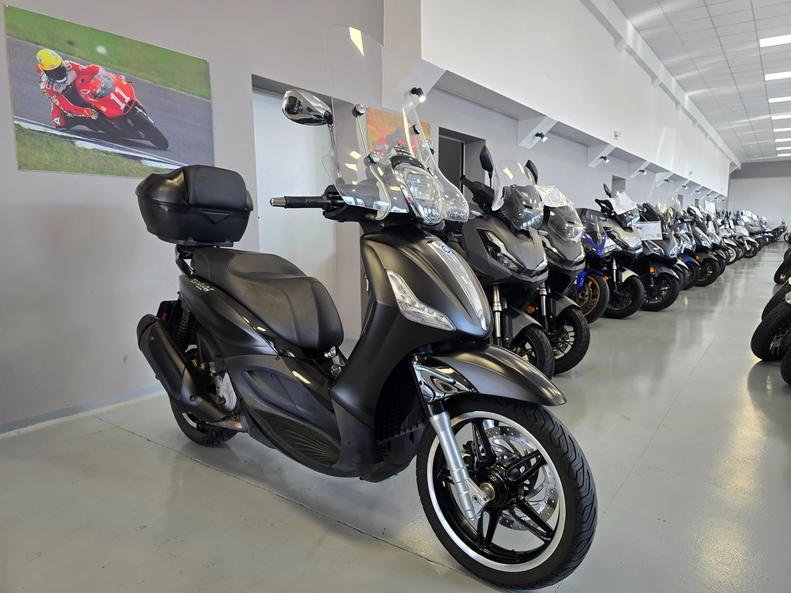 Piaggio Beverly 350ie, Police, ABS-ASR!, снимка 2 - Мотоциклети и мототехника - 53894355