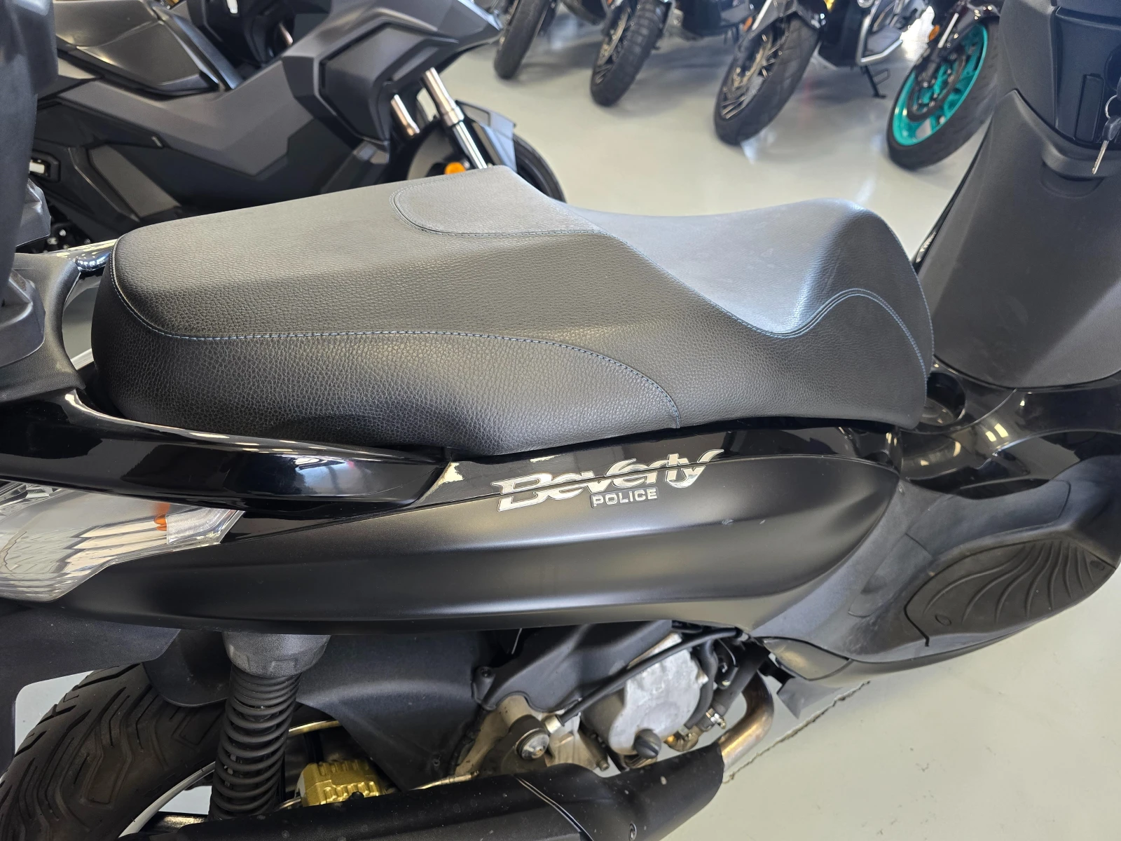 Piaggio Beverly 350ie, Police, ABS-ASR!, снимка 12 - Мотоциклети и мототехника - 53894355