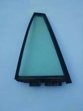 Стъкло (малко) задно ляво Тойота Рав4