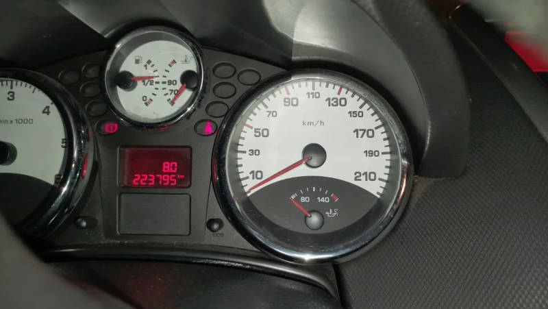 Peugeot 207 1.6HDI, снимка 10 - Автомобили и джипове - 52123268