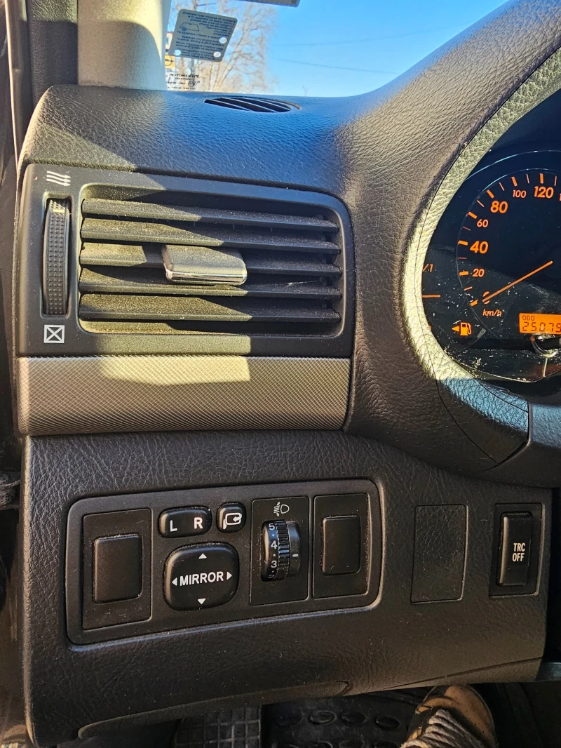 Toyota Avensis 2.2D, снимка 8 - Автомобили и джипове - 52833512