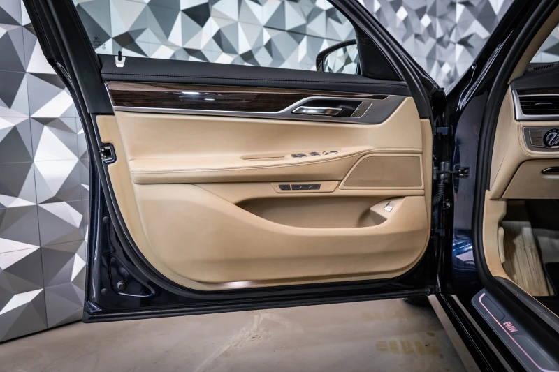 BMW 730 d xDrive* Pano* 360, снимка 7 - Автомобили и джипове - 53243190