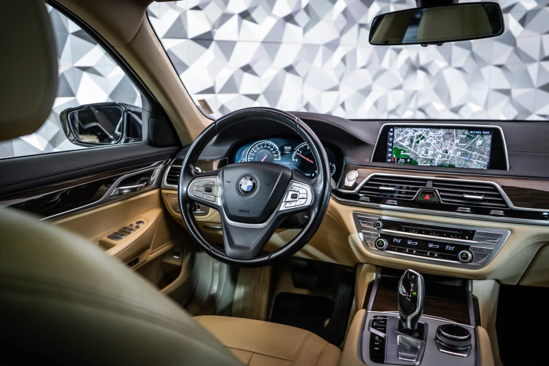 BMW 730 d xDrive* Pano* 360, снимка 10 - Автомобили и джипове - 53243190