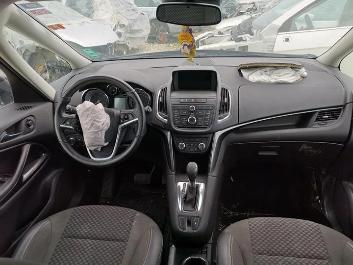 Opel Zafira Tourer 2.0cdti, снимка 8 - Автомобили и джипове - 28065453