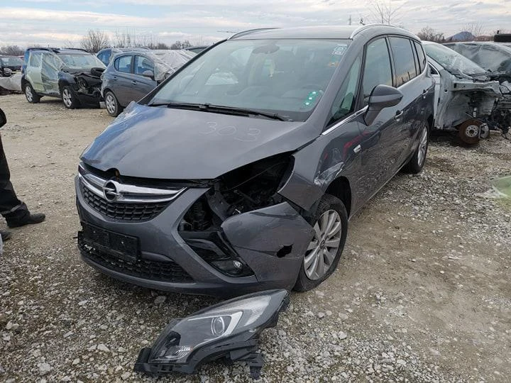 Opel Zafira Tourer 2.0cdti, снимка 3 - Автомобили и джипове - 28065453