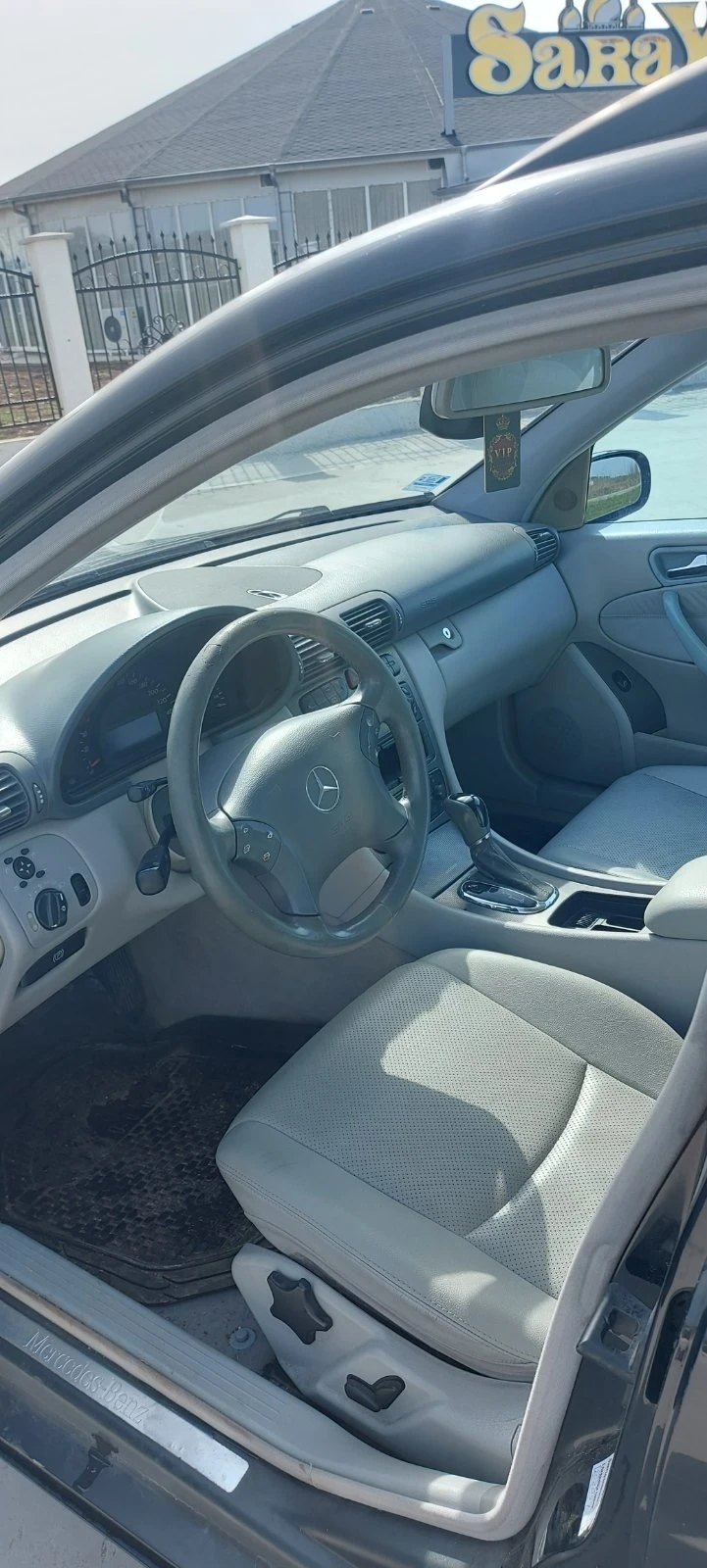 Mercedes-Benz C 220, снимка 4 - Автомобили и джипове - 53693074