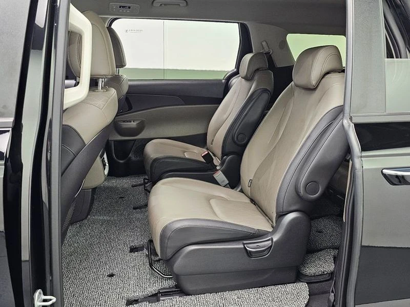 Kia Carnival 2.2 202 hp Automatic, снимка 15 - Автомобили и джипове - 55477183