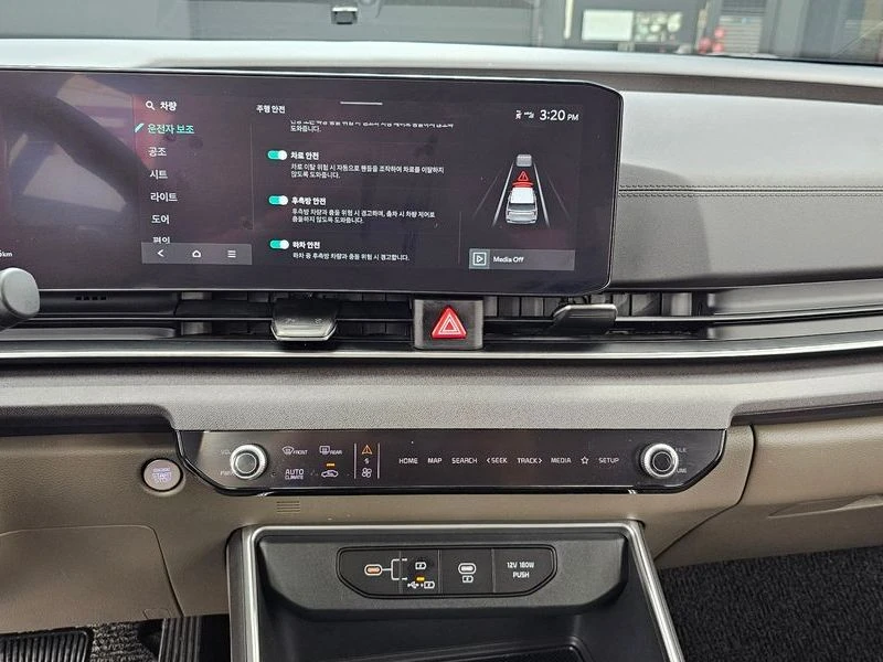 Kia Carnival 2.2 202 hp Automatic, снимка 13 - Автомобили и джипове - 55477183