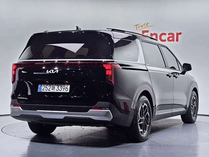 Kia Carnival 2.2 202 hp Automatic, снимка 3 - Автомобили и джипове - 55477183